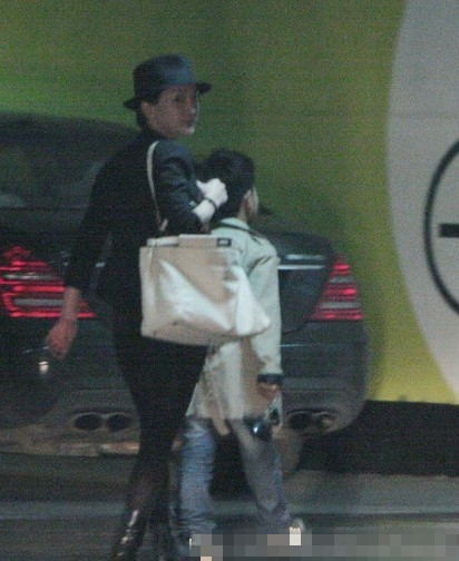 陈坤自爆宝贝儿子的清晰照 9岁优优训狗场面温馨