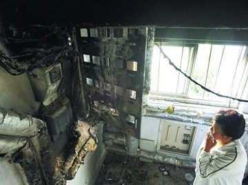 电表箱突爆炸20户居民惊魂 浓烟满楼老人吓瘫