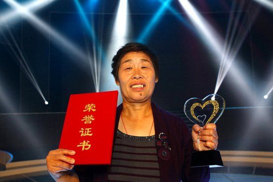 航天员刘洋母亲获封“当代孟母”