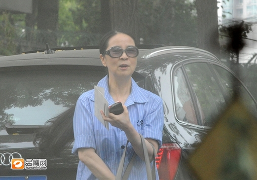 林凤娇移居北京监管儿子 面容清瘦慈母范十足