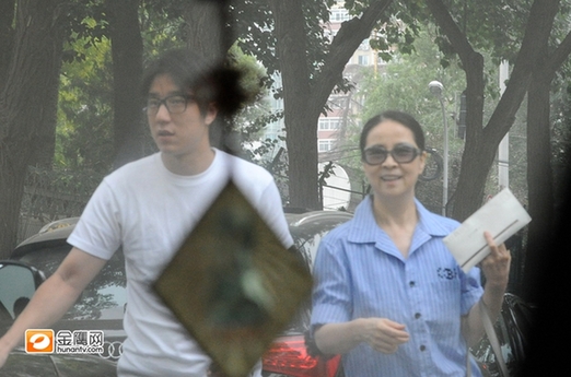 林凤娇移居北京监管儿子 面容清瘦慈母范十足