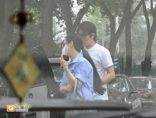 林凤娇移居北京监管儿子 面容清瘦慈母范十足