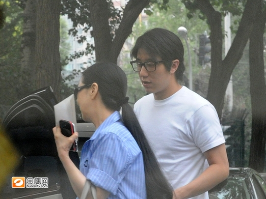 林凤娇移居北京监管儿子 面容清瘦慈母范十足