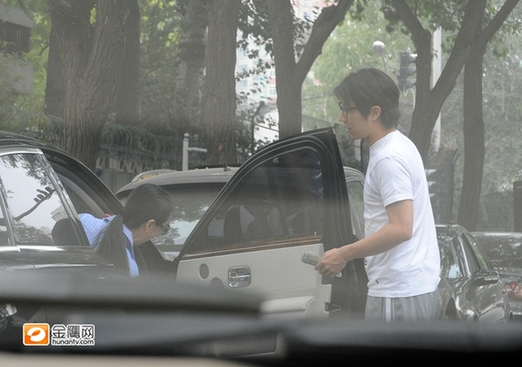 林凤娇移居北京监管儿子 面容清瘦慈母范十足