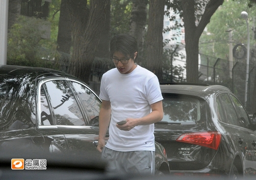 林凤娇移居北京监管儿子 面容清瘦慈母范十足