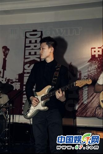 《好声音》梁博生活照曝光 美艳女友身份揭秘