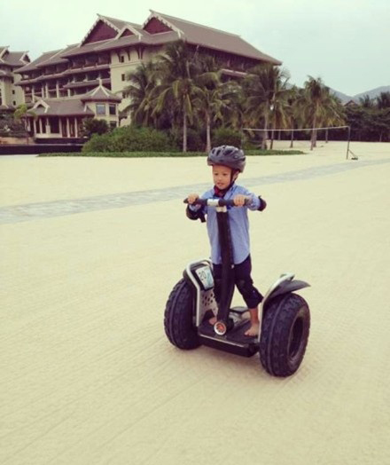 孙悦5岁可爱儿子近照曝光 儒商老公背景揭秘