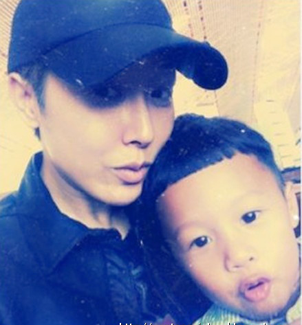 孙悦5岁可爱儿子近照曝光 儒商老公背景揭秘