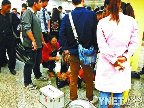 网友“螺丝起子Emma”当晚19点57分发布的现场照片