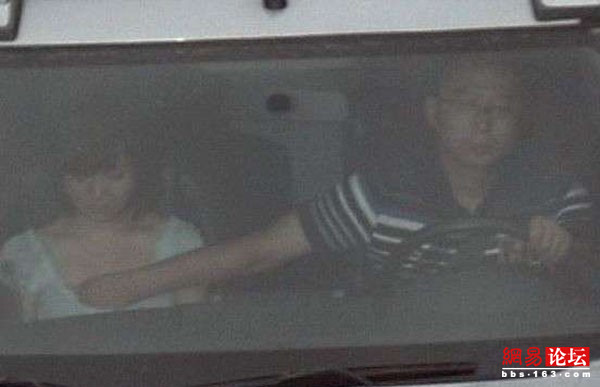 全国摸奶哥爆红网络