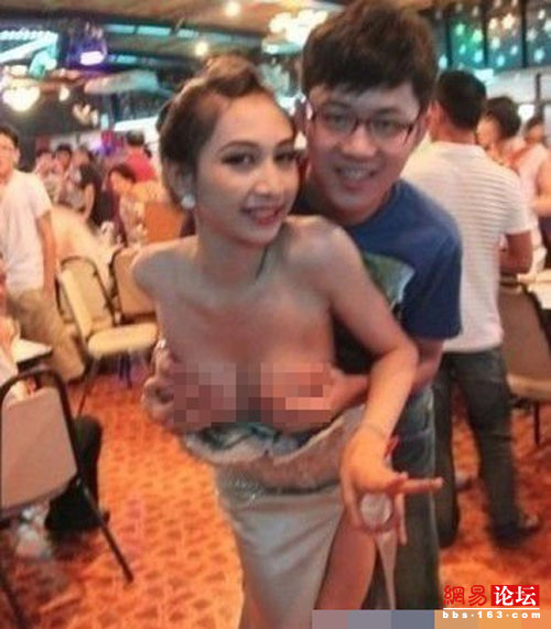 全国摸奶哥爆红网络