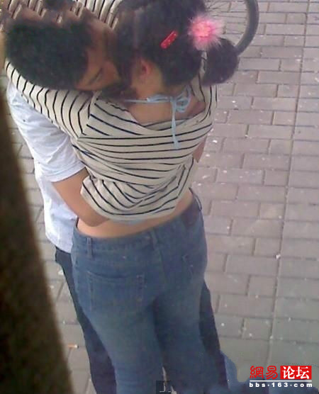 全国摸奶哥爆红网络