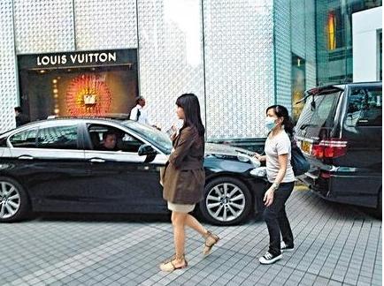 黎姿8日诞下7斤女婴取名Pegella 母女平安