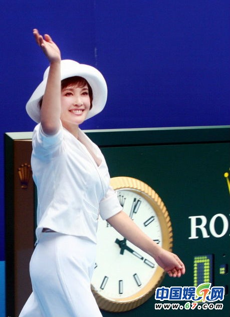 刘晓庆自破不老传奇:脸是少女脸手是老妇手