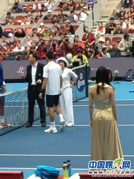 刘晓庆自破不老传奇:脸是少女脸手是老妇手