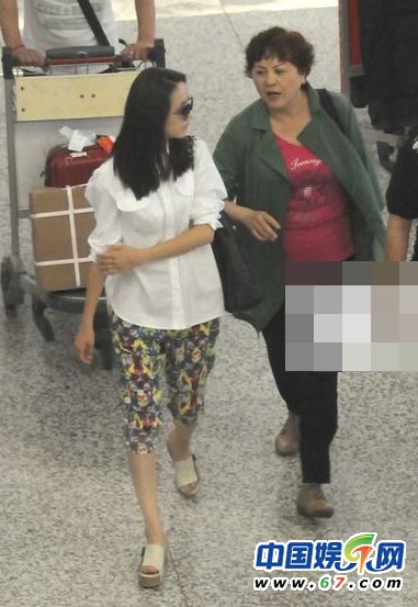 新四小花旦妈妈美艳照曝光 刘诗诗家底颇丰