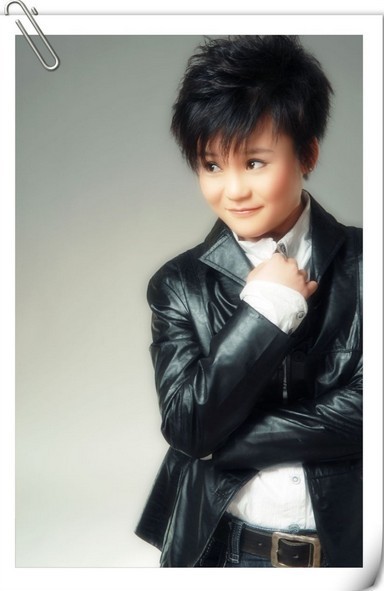 李宇春侄女与其似姐妹 发型脸型五官如出一辙