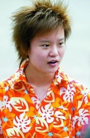 李宇春侄女与其似姐妹 发型脸型五官如出一辙