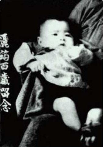 邓丽君罕见私房照曝光 跳舞秀美腿下厨超清纯