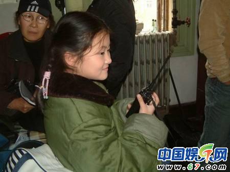 曝黄宏19岁女儿黄兆函近照 将与水均益女儿同班