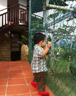 星二代奢华生活 出门都豪车接送