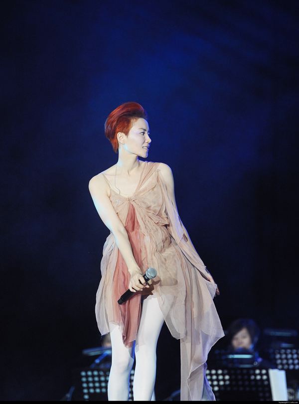 御用化妆师爆料：王菲私下很调皮很爱玩 冷艳寡言只是伪装