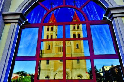 天主教堂修缮完工 明年将安装彩色玻璃