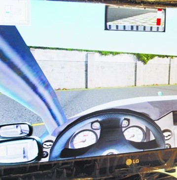 青岛现驾驶训练机 模拟倒库老司机撞杆11次 青岛现驾驶训练机 模拟倒库老司机撞杆11次