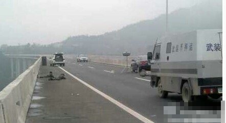 四川广南高速发生持枪抢劫案 一名嫌犯被击毙