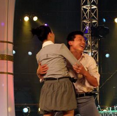 明星不断明星不断被“非礼” 太尴尬了被“非礼” 太尴尬了