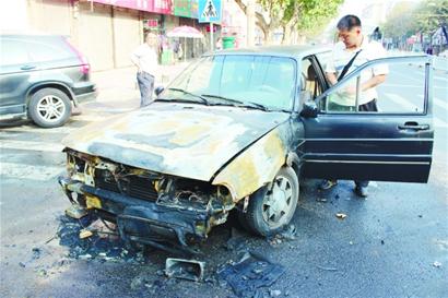10年老桑塔纳自燃 司机舍不得要送修继续开 10年老桑塔纳自燃 司机舍不得要送修继续开