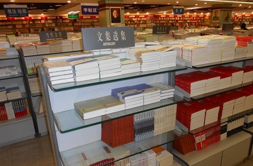 莫言作品青岛全断货 获奖前版本收藏价值大