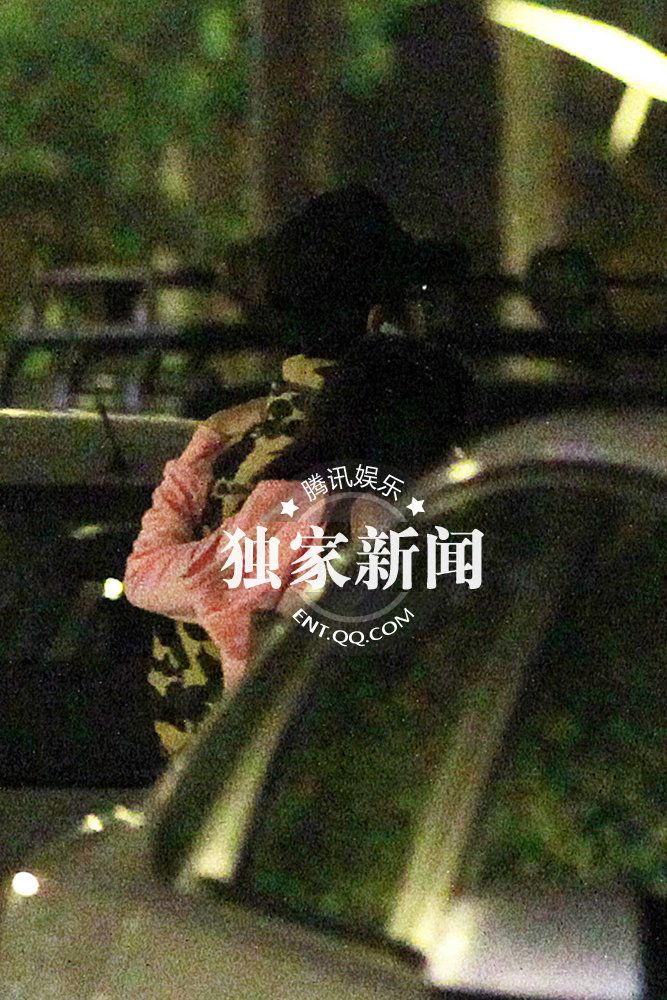 陈楚生牵白富美女友出行勾肩搭背 清晰照曝光