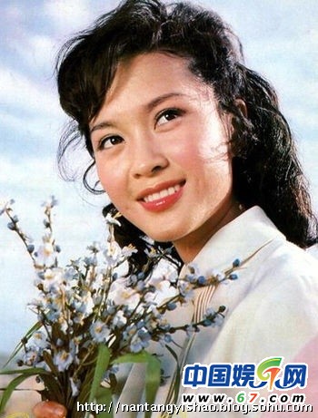 55岁方舒22岁漂亮女儿首曝光 清纯不输老妈 55岁方舒22岁漂亮女儿首曝光 清纯不输老妈