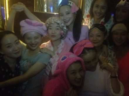 霍思燕睡衣浴照卖萌