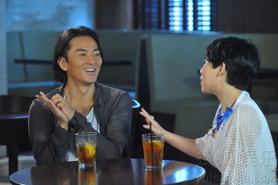 郑伊健首次谈三任女友 称与梁咏琪爱情轰烈