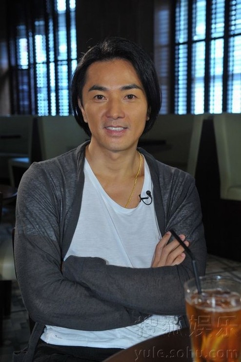 郑伊健首次谈三任女友 称与梁咏琪爱情轰烈