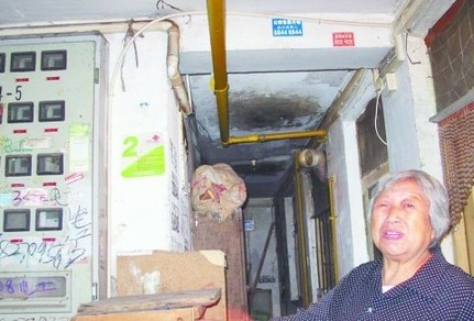 青岛小区48个单元供热独剩1个 管道铺设难