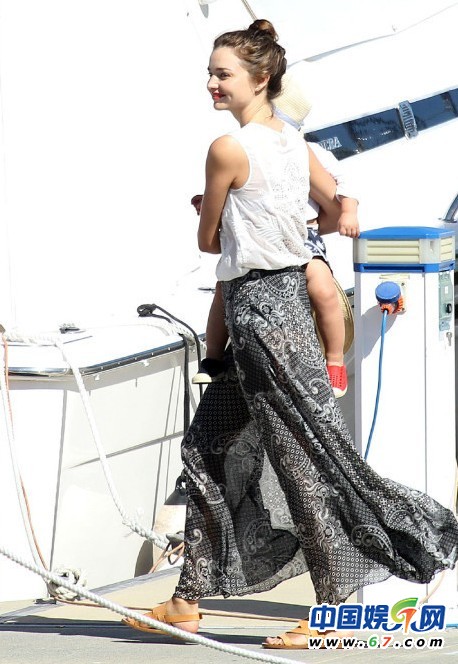 娱乐圈倾世美女现状:25岁绯闻女孩老如大妈(