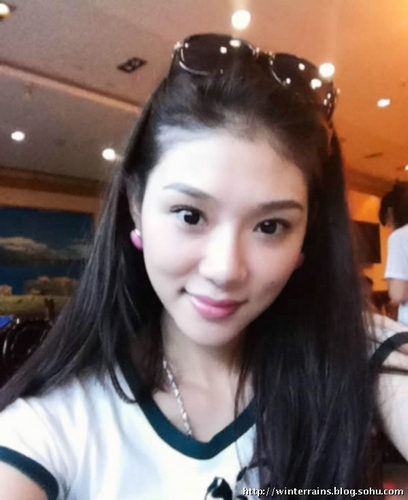 高虎与富二代女友海边度假 曝美艳女友自拍照