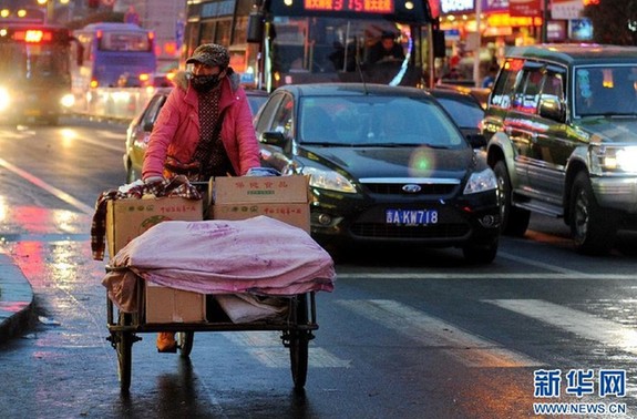 我国多地现降温降雨天气 一场秋雨一场寒