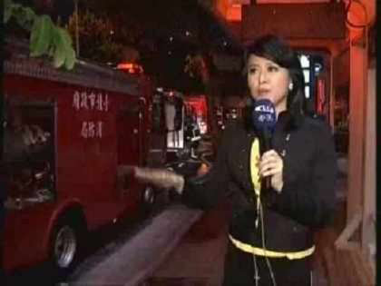 台湾中天电视台突然失火:主持人当街播新闻