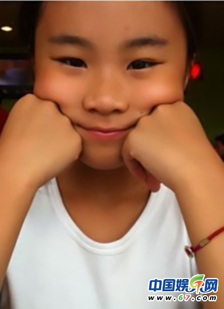 窦唯10岁女儿窦家媛近照 越长越像王菲长女窦靖童