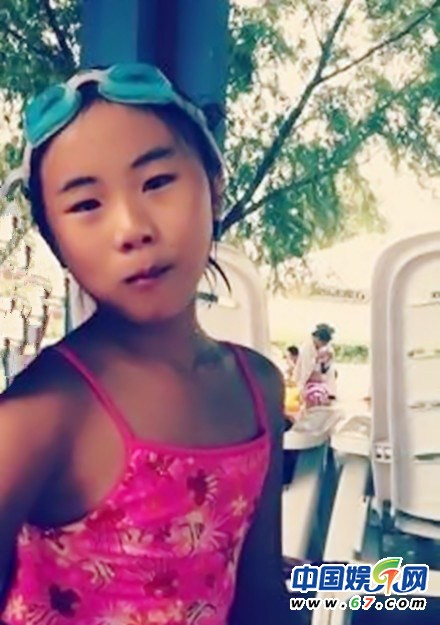 窦唯10岁女儿窦家媛近照 越长越像王菲长女窦靖童