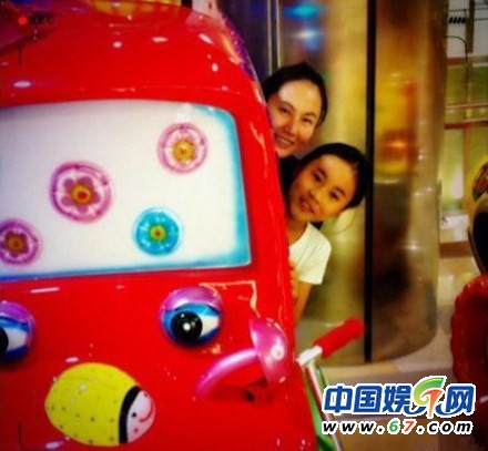 窦唯10岁女儿窦家媛近照 越长越像王菲长女窦靖童