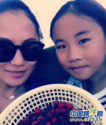 窦唯10岁女儿窦家媛近照 越长越像王菲长女窦靖童