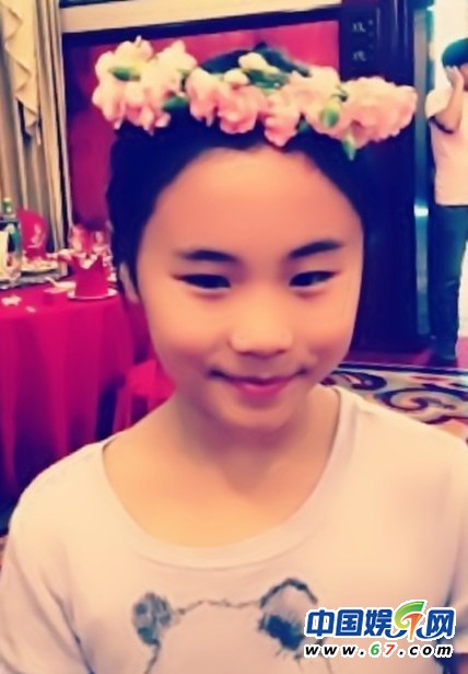 窦唯10岁女儿窦家媛近照 越长越像王菲长女窦靖童