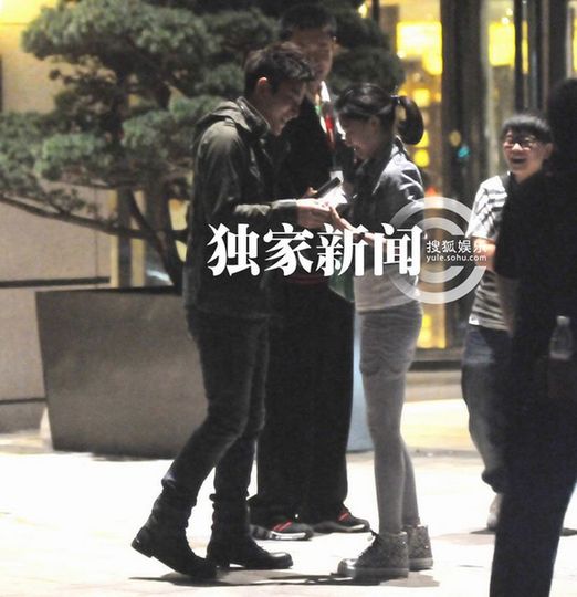 今日星闻:柳岩上露下透泄春光 贾乃亮心念娇妻