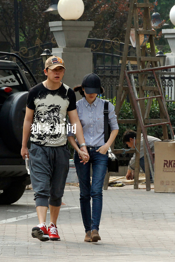 网曝董洁潘粤明分手 董洁有新欢带孩子离家