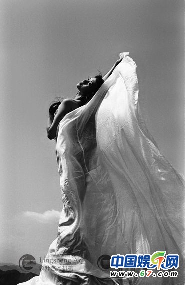 孔雀公主杨丽萍告别舞台 13岁侄女小彩旗接班